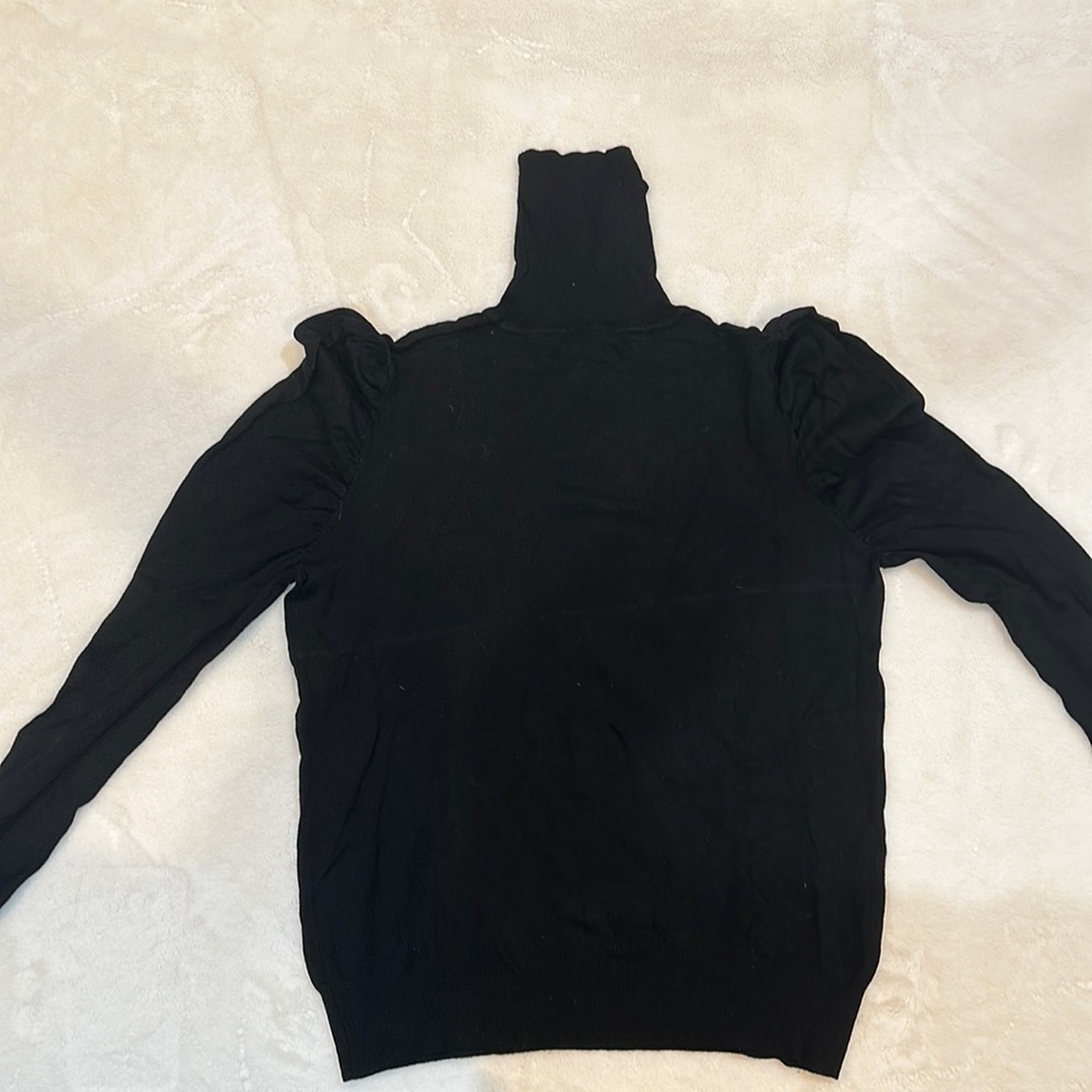 BLACK TURTLE NECK WITH FANCY ELBOWS